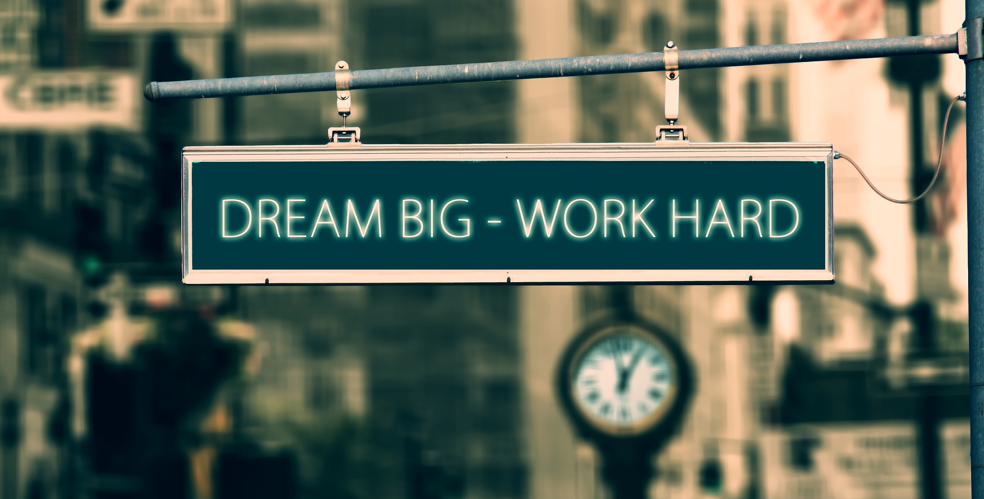 dream-big-work-hard-g0f5e2391b_1920.jpg
